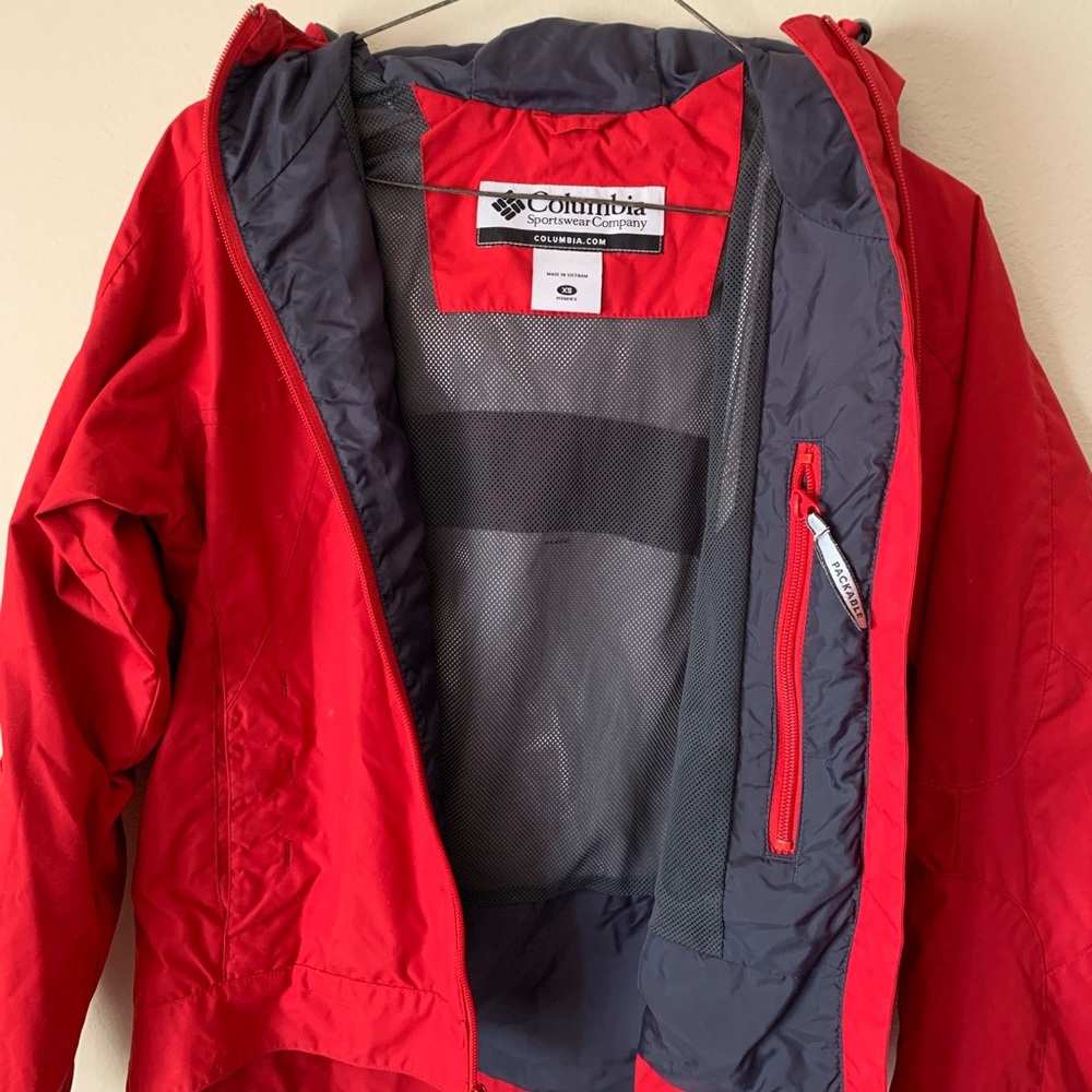 Columbia wind breaker